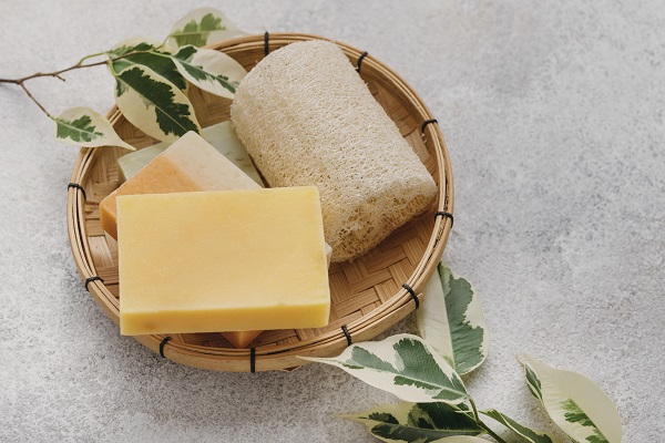 Prodotti naturali o sintetici: le scelte nell’industria del sapone